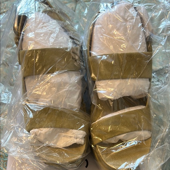 AEROSOLES Suede Light Olive Green Platform Shoes - Picture 4 of 7